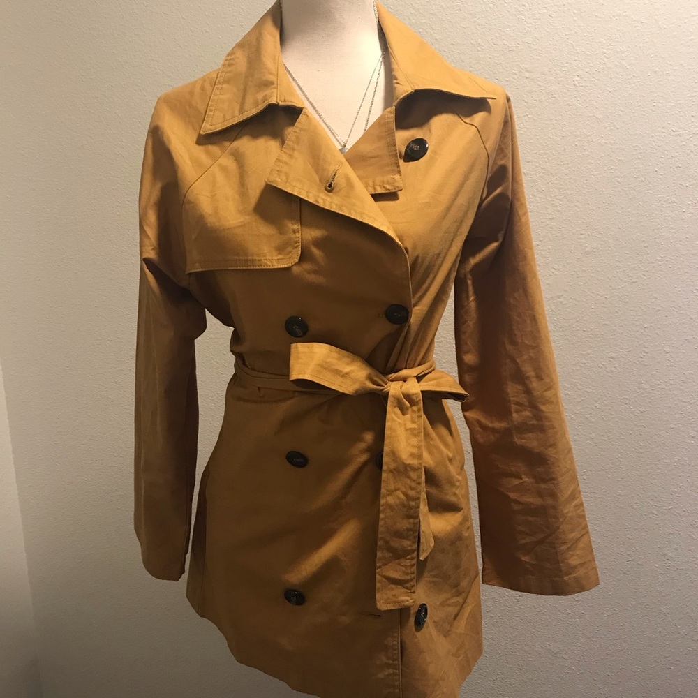 Lightweight trench coat